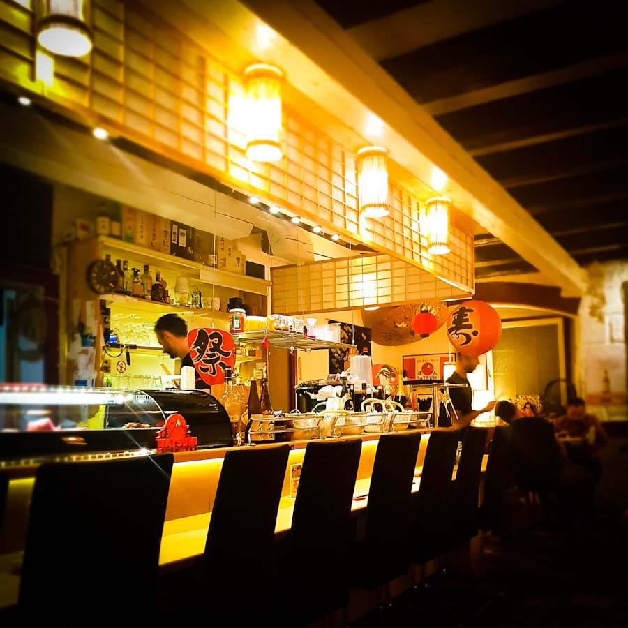 Sushi Bar Tatsumi interior
